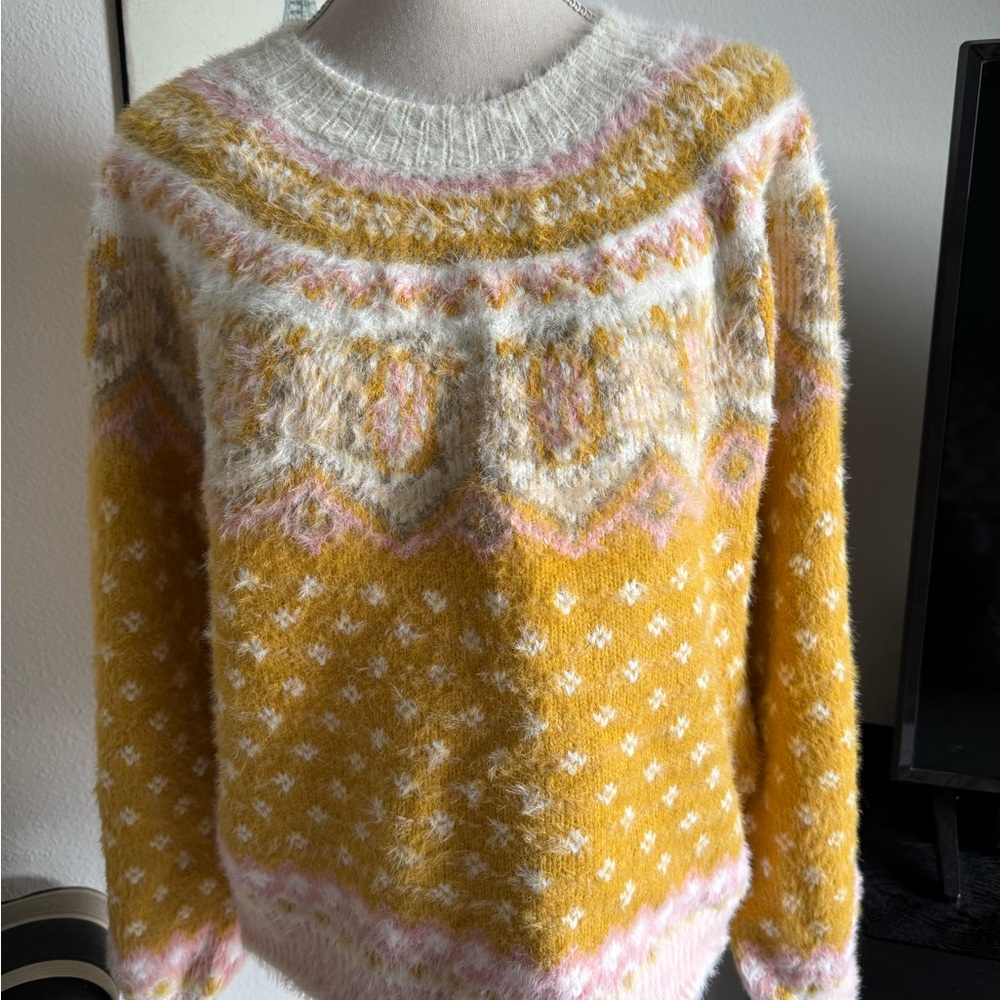 Lush Yellow and White Crew Neck Sweater with Fair Isle Design